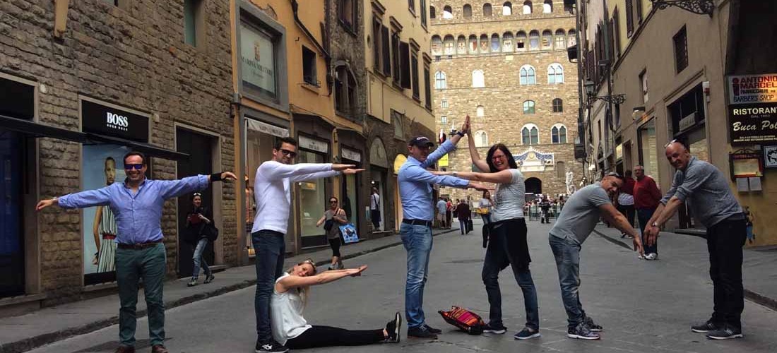 Caccia al Tesoro Aziendale: il team building esperienziale che trasforma la città in un campo di gioco
